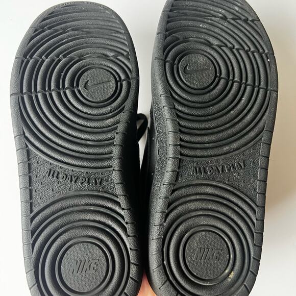 Nike Kids Court Borough Low Top Sneaker in Black size 5.5Y - Picture 3 of 5